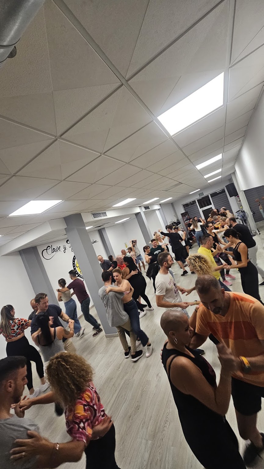 Zona de Salsa Latina - Escuela